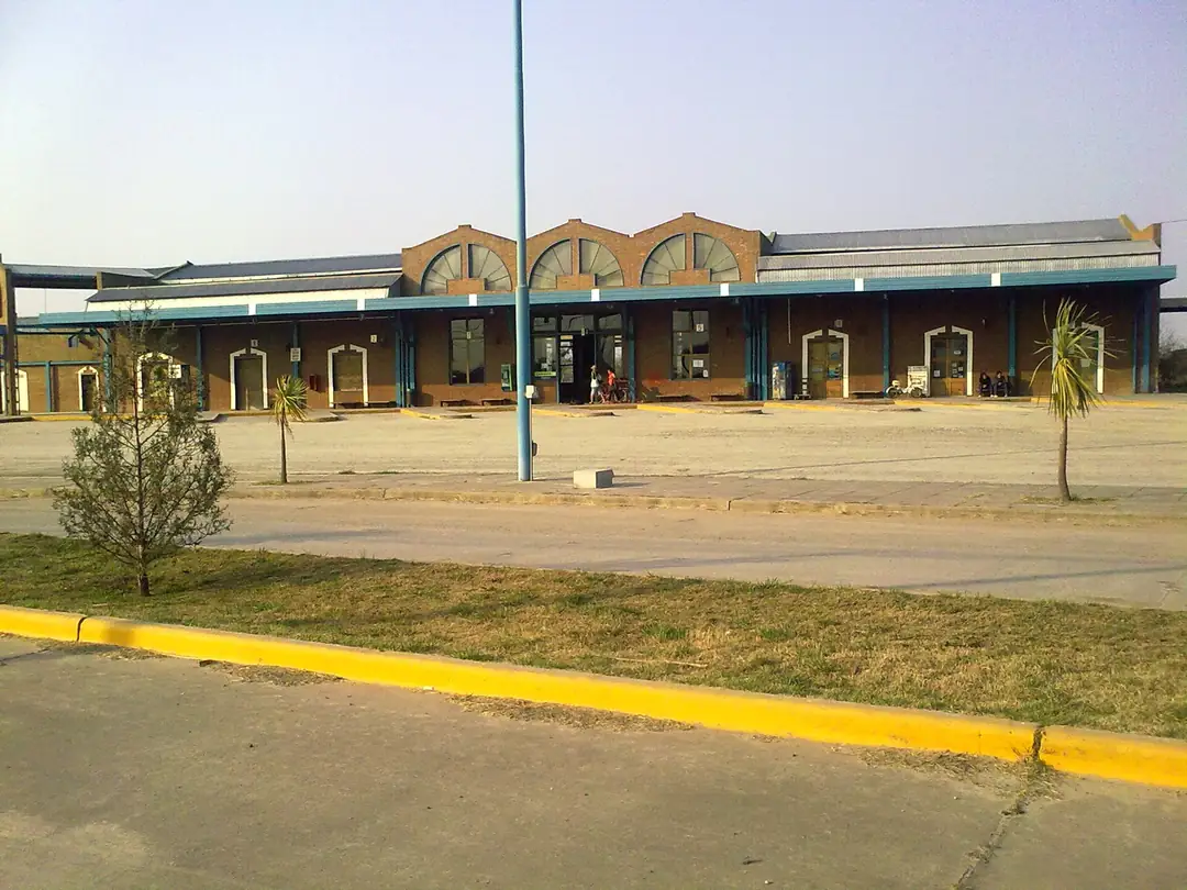 El edificio de la terminal de ómnibus de Chascomús.